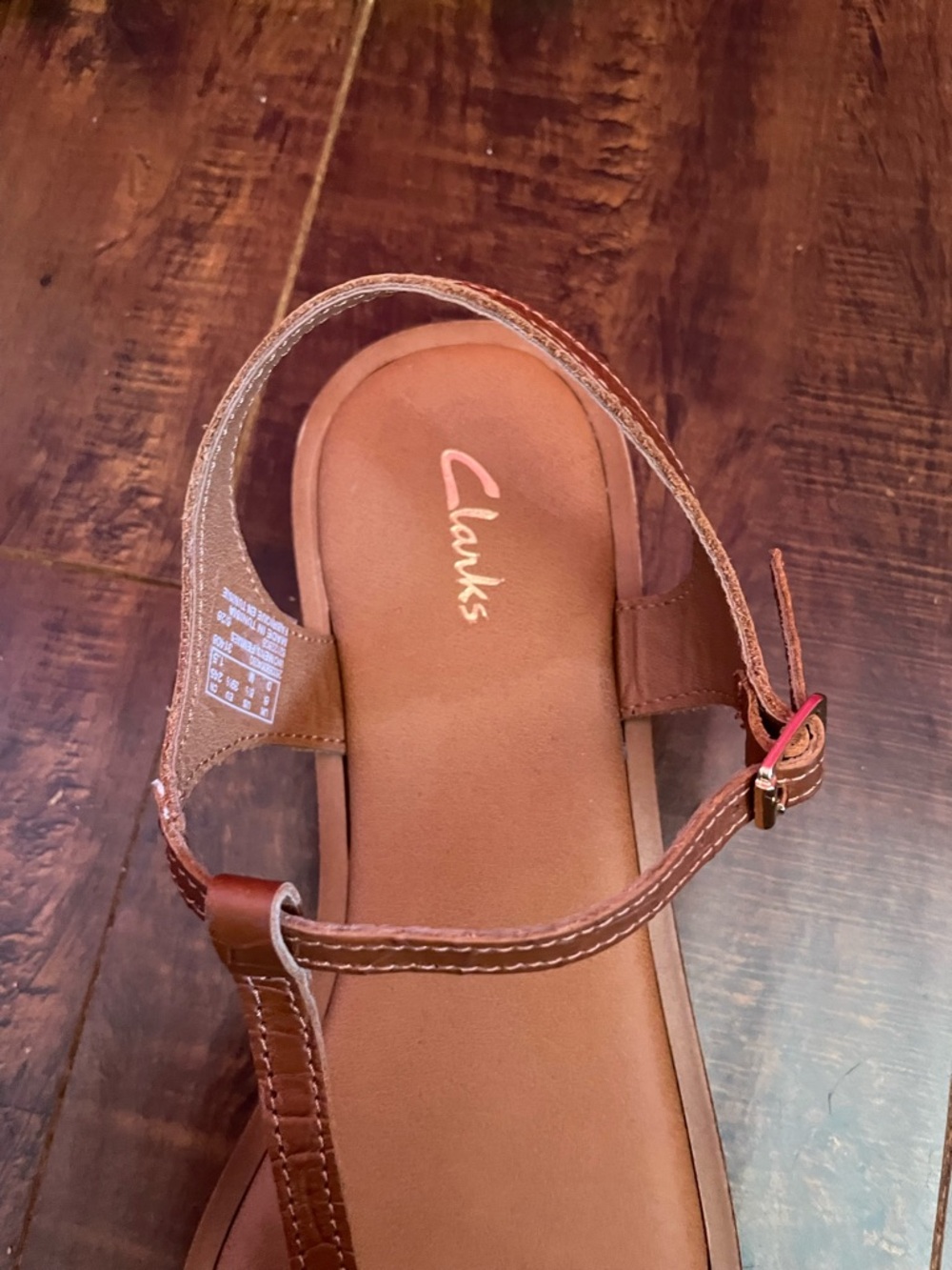 Clarks Women's Brown T-Strap faux croc Leather Sandals size 8.5 NWOT - Picture 4 of 5